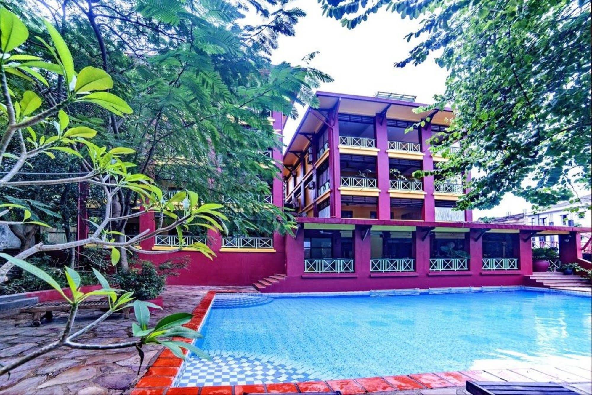 The Harbor Lights Palace Sihanoukville Exterior foto