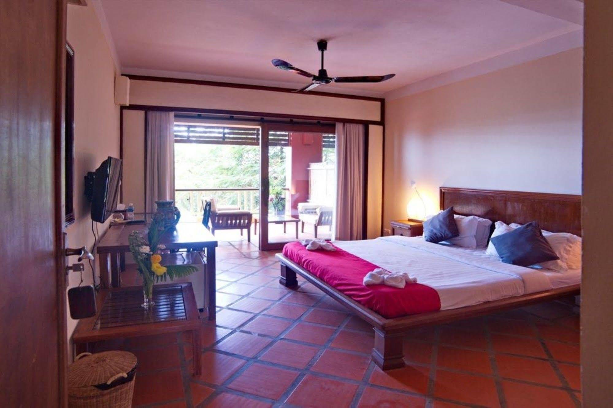 The Harbor Lights Palace Sihanoukville Exterior foto