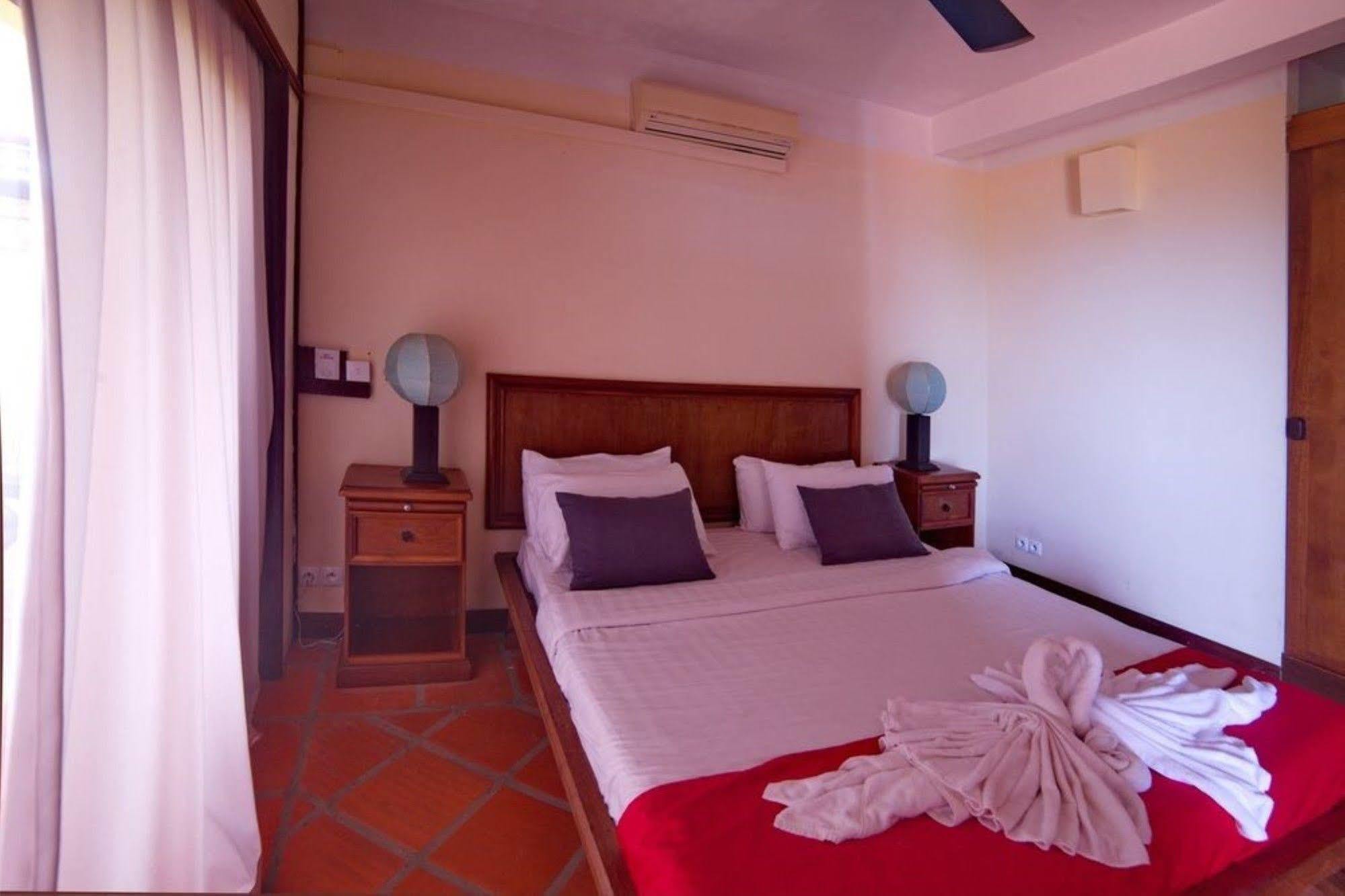 The Harbor Lights Palace Sihanoukville Exterior foto